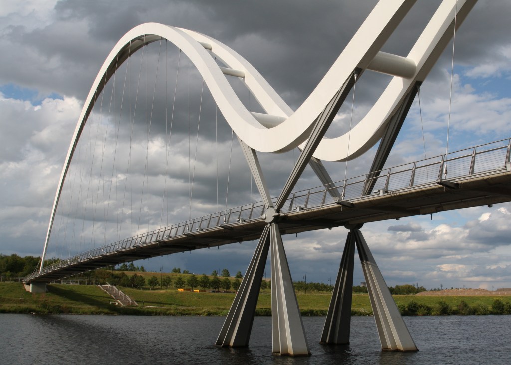 Biology and sociology: estrangement and entanglement